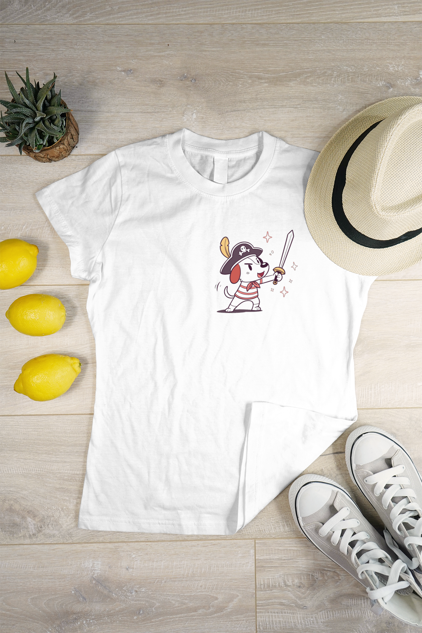 T-shirt avec design ludique de chien pirate en quête sur fond d'aventure marine