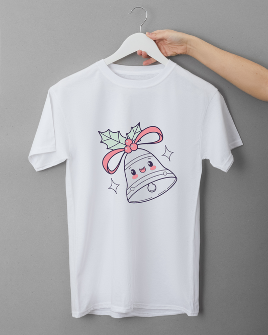 T-shirt festif avec cloche kawaii sur fond joyeux et ambiance de Noël