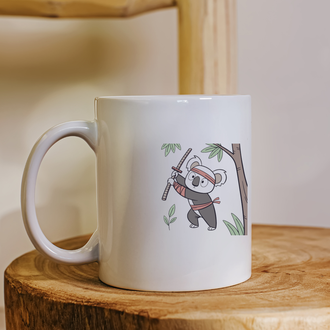 Mug avec un koala ninja en action style minimaliste et aventureux
