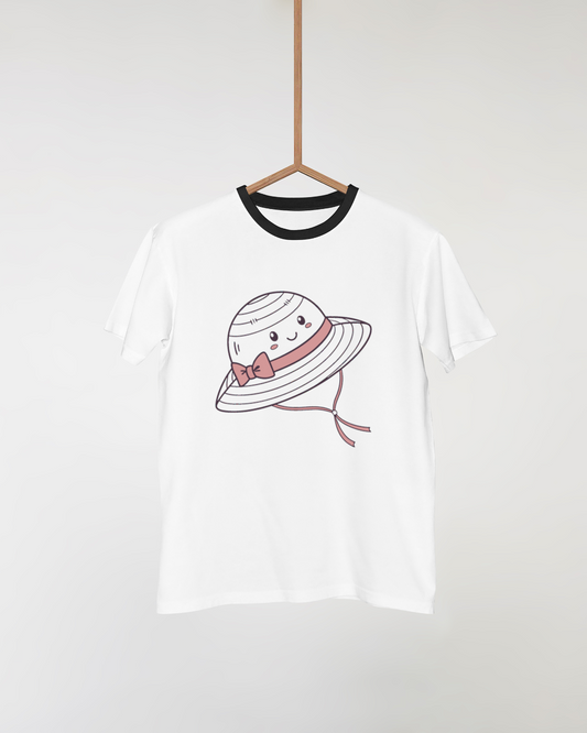 T-shirt avec motif de chapeau coloré sur fond estival lumineux