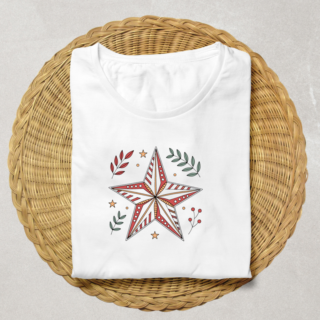 T-shirt décoré d'une étoile festive, fond feuillu, ambiance de Noël festive