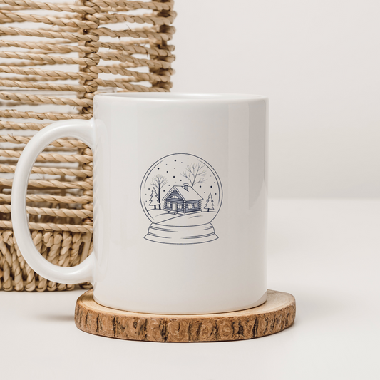Mug avec art minimaliste représentant un chalet enneigé dans une ambiance hivernale