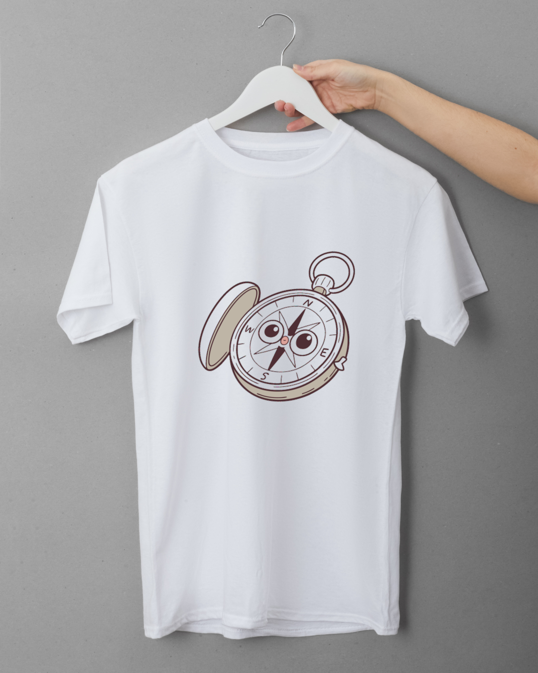 T-shirt avec boussole souriante en style kawaii chaleureux et invitant à l'aventure