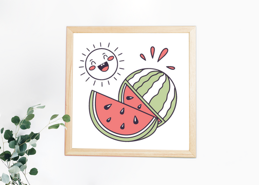 Cadre estival avec soleil joyeux et pastèque éclatée dans un style éclatant