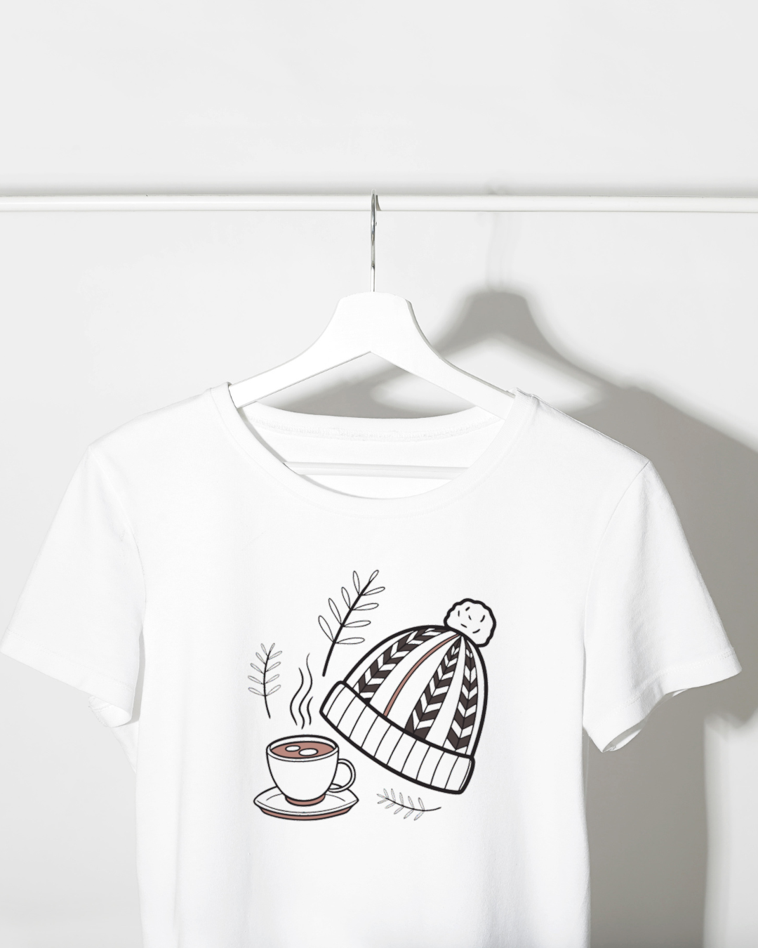 T-shirt minimaliste avec icône hivernale, ambiance cosy et chaleur textile