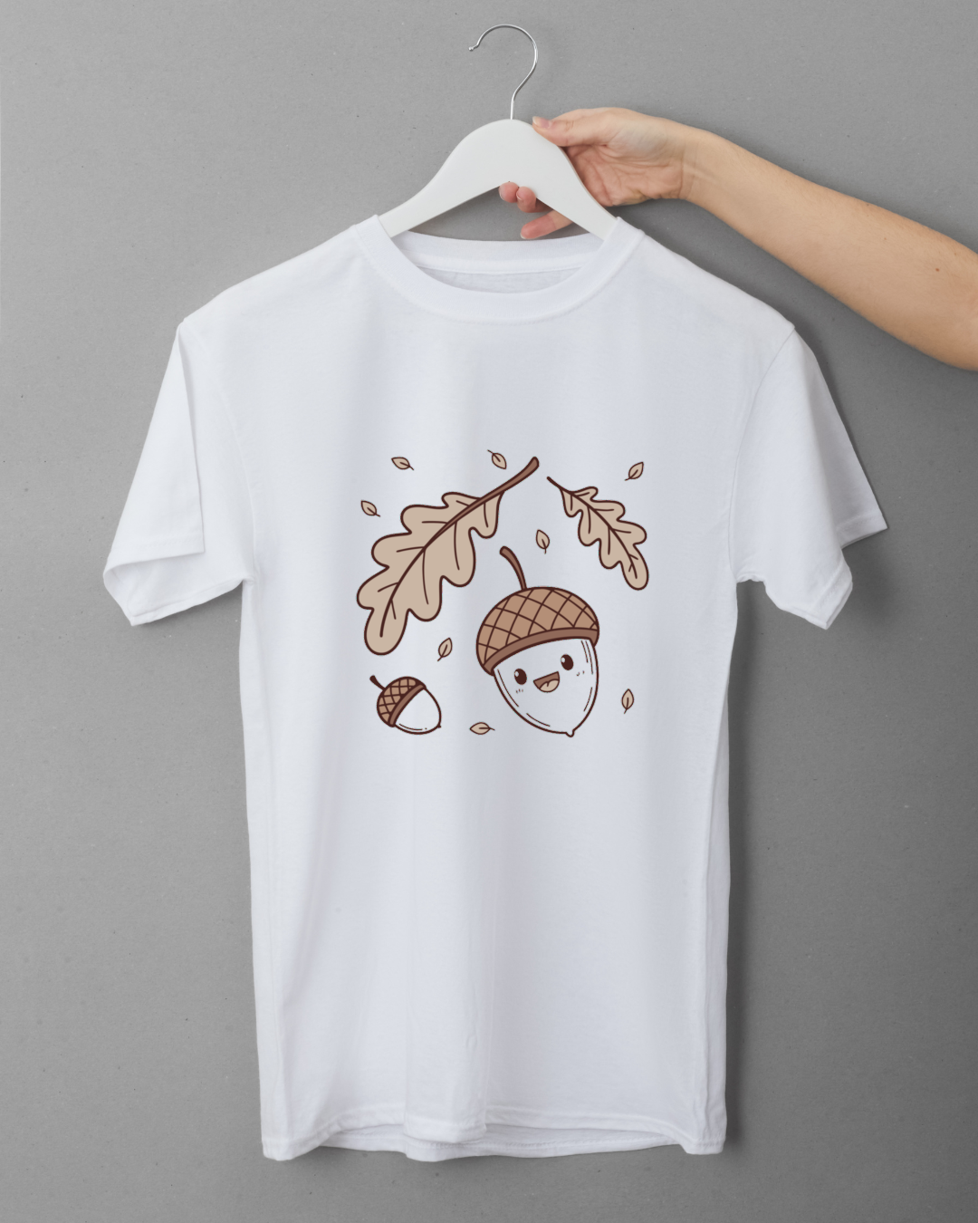 T-shirt avec doodle subtil sur le thème automnal, gland joyeux en vedette