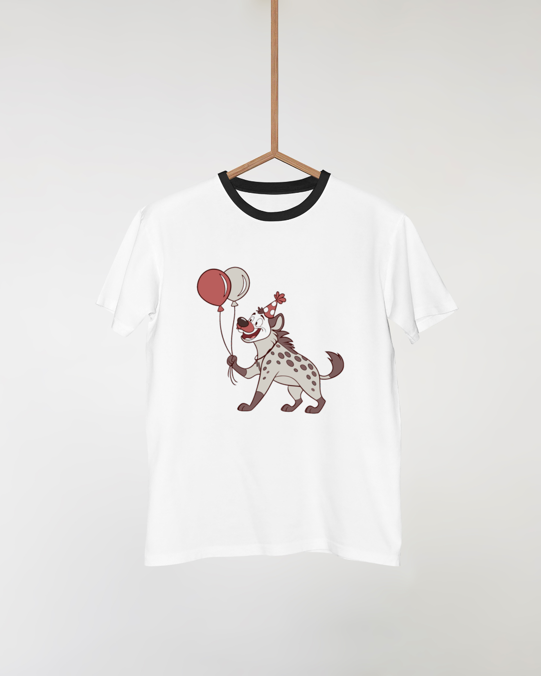 T-shirt avec une hyène joyeuse et colorée entourée de ballons pour une fête animée