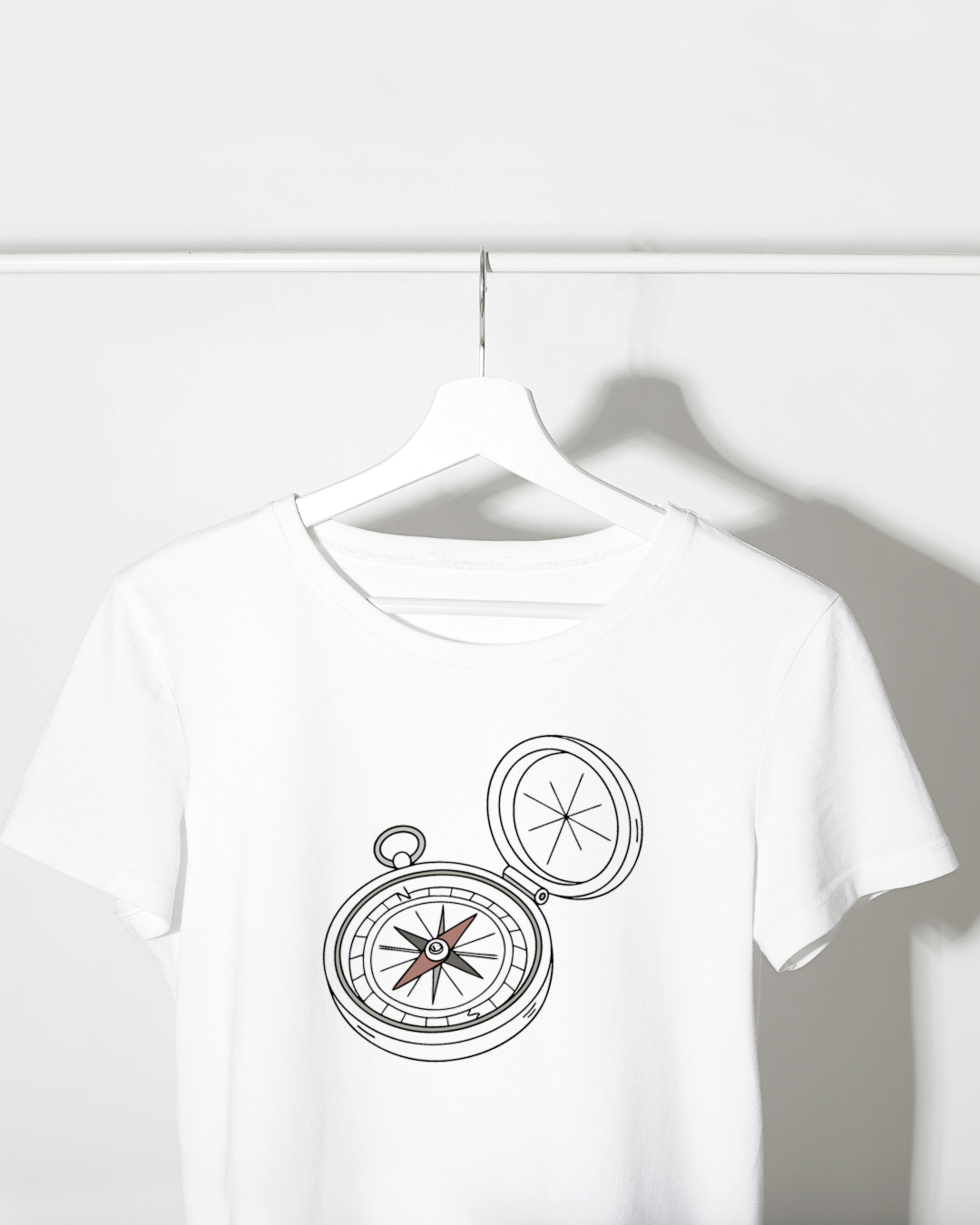 T-shirt avec design vintage aventure et boussole rétro en motif central textile