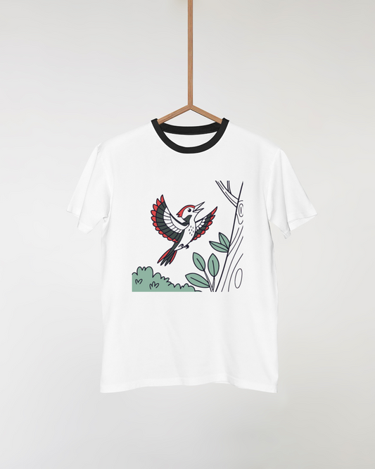 T-shirt affichant un pic épeiche stylisé pour un look nature décontracté
