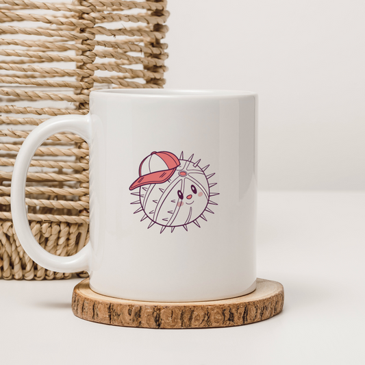 Mug avec un poisson-globe amusant portant une casquette décoré dans un style marin