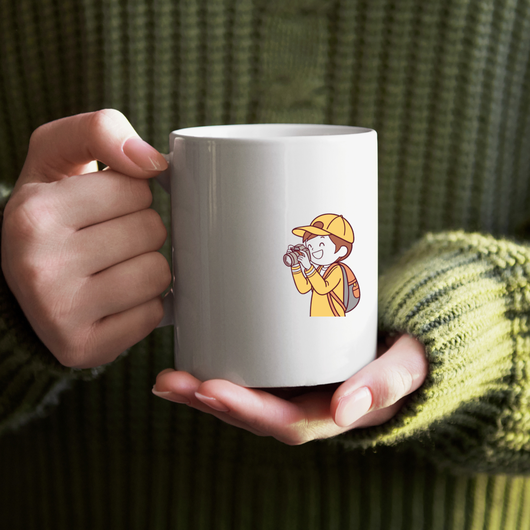 Mug avec illustration numérique moderne illustrant un explorateur joyeux en voyage amusant