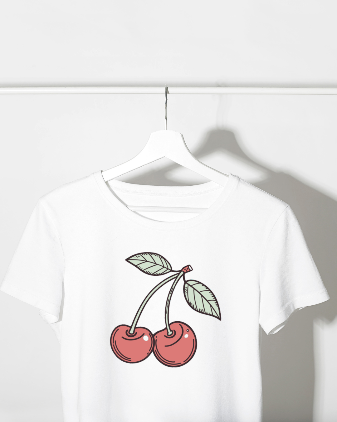T-shirt orné de cerises rigolotes style doodle aux couleurs vives et ludiques