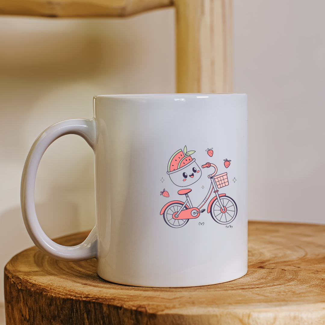 Mug avec visuel fruité et vélo dans des tons pastel, esprit estival et joyeux