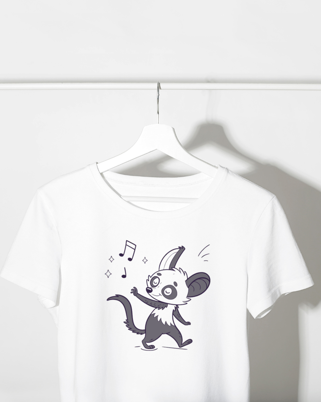 T-shirt avec lémurien dansant, style doodle, apportant une touche musicale
