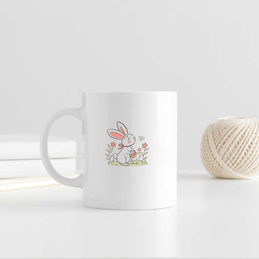 Mug avec un lapin pastel joyeux cueillant des fleurs dans un thème de printemps fleuri