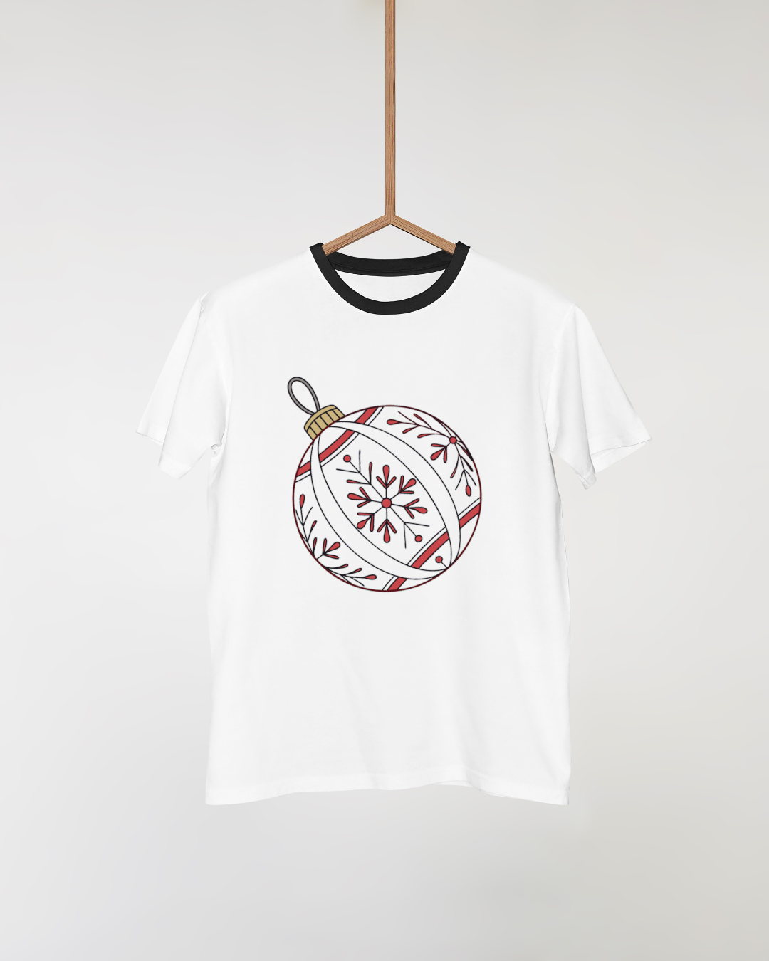 T-shirt élégant avec motif festif en boule de Noël ornée sur fond blanc