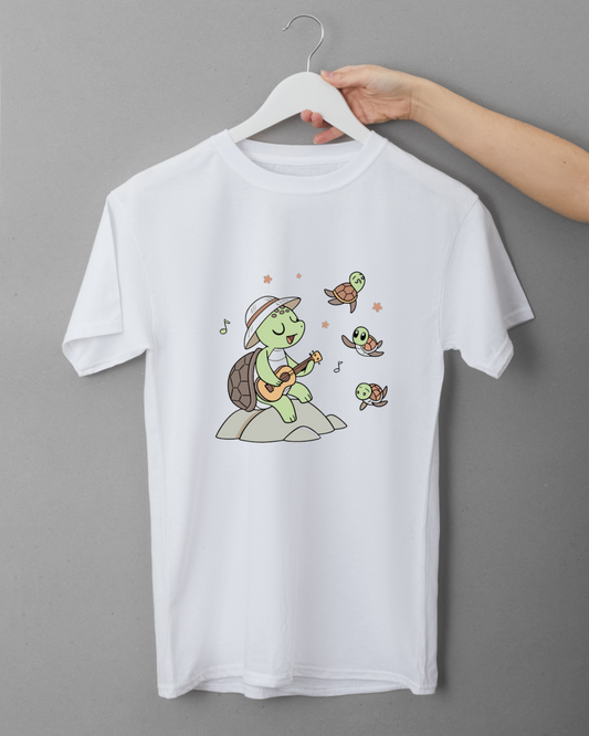 T-shirt amusant avec tortue musicienne jouant au bord de l'eau en design aquatique