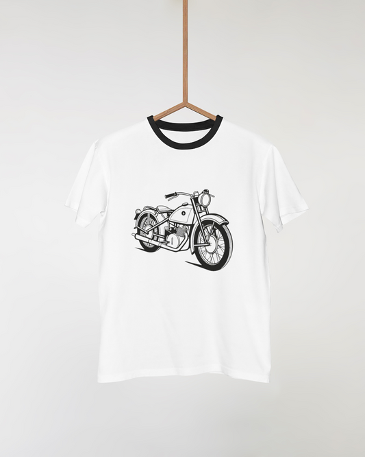 Illustration moto vintage sur T-shirt, idéale pour personnalisation