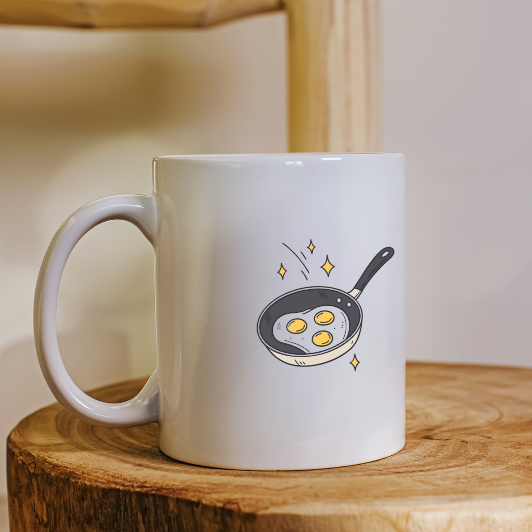Mug avec omelette étoilée dans un style cartoon dynamique et créatif