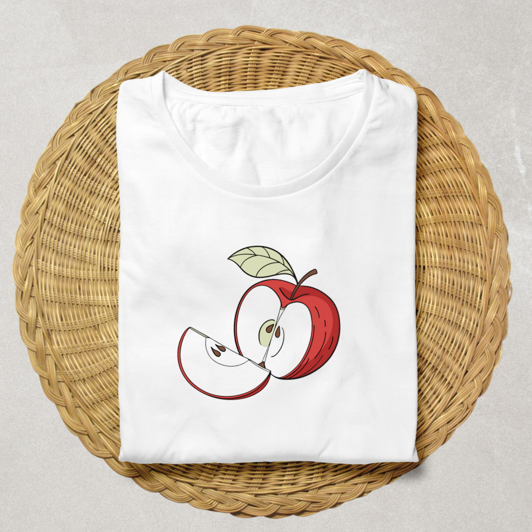T-shirt avec motif minimaliste d'une pomme tranchée, ambiance cuisine moderne