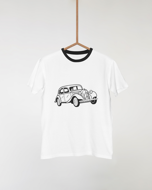 Visuel d'une Citroën vintage en illustration sur t-shirt, style rétro, Illustration vectorielle de Citroën Traction Avant, utilisable pour déco, Sticker Citroën vintage avec design nostalgique, parfait pour véhicules, Cadre décoratif avec illustration rétro de Citroën, ambiance vintage, Mug personnalisé avec image Citroën ancienne, idéal pour cadeau