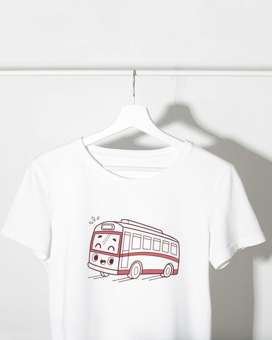 T-shirt design avec bus joyeux cartoon pour une aventure urbaine amusante