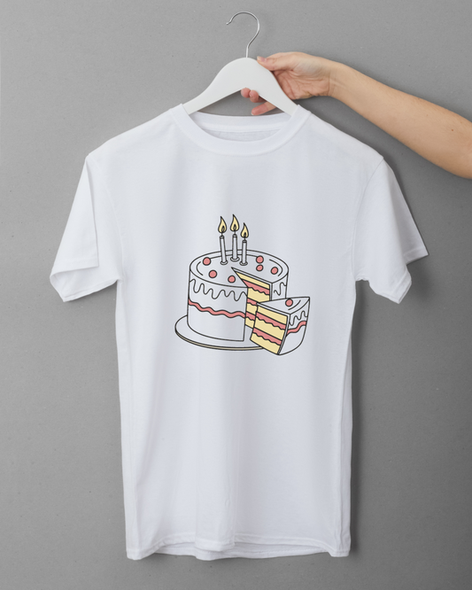 T-shirt avec motif élégant de gâteau d'anniversaire pour une touche sucrée festive
