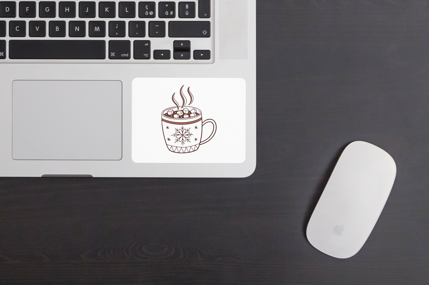 Sticker au design digital évoquant un hiver douillet avec un chocolat chaud
