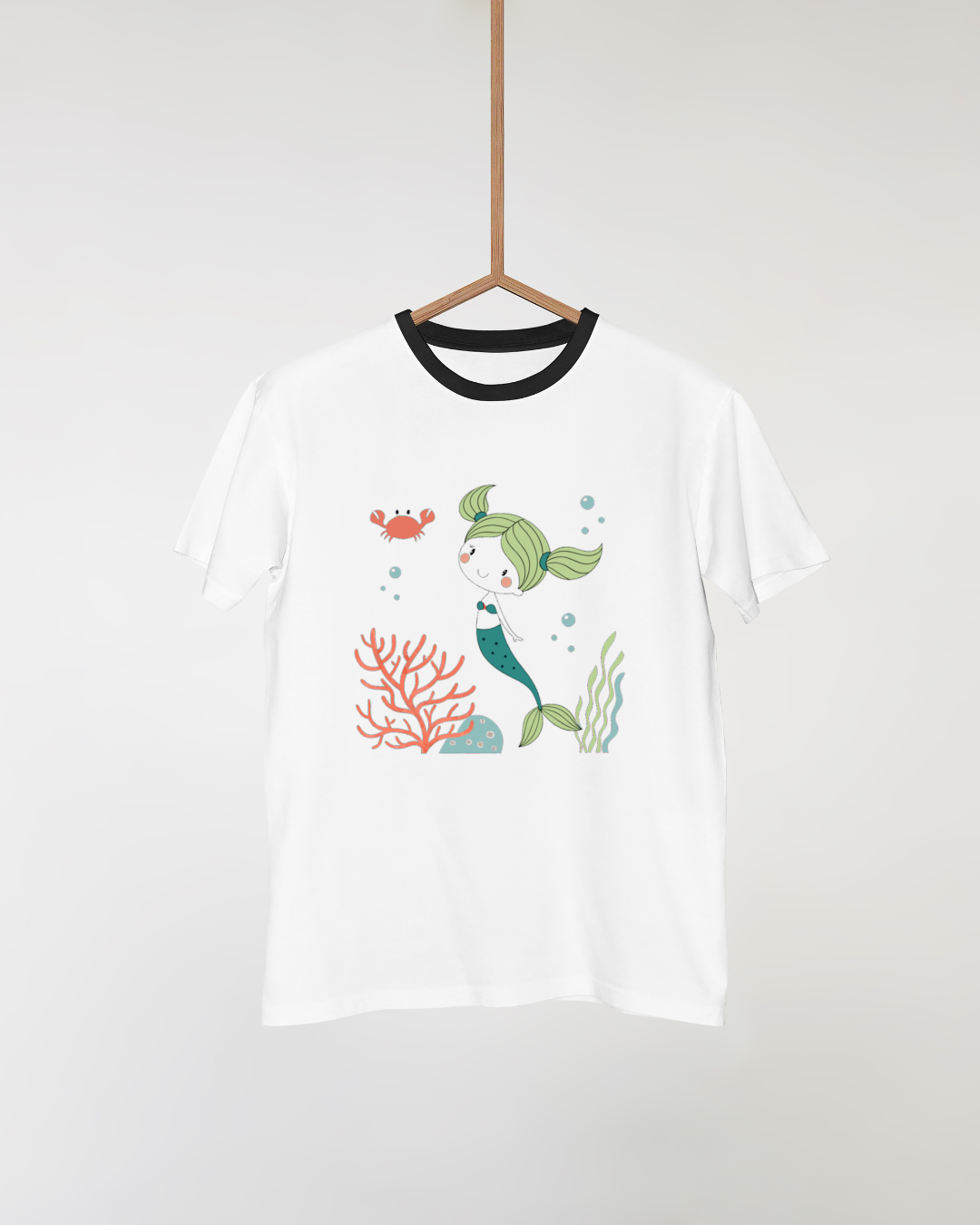 T-shirt avec motif cartoon sirène, ambiance marine, style numérique coloré