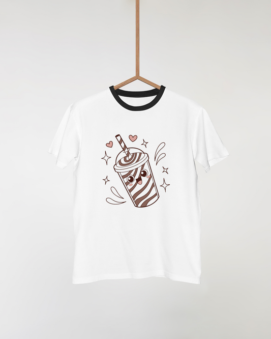 T-shirt avec milkshake kawaii aux couleurs festives graphiques