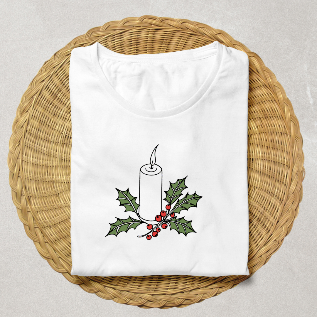 T-shirt festif avec une bougie de Noël scintillante, parfait pour une ambiance saisonnière
