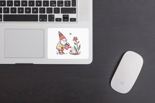 Sticker avec nain arrosant sur fond printanier et éléments magiques