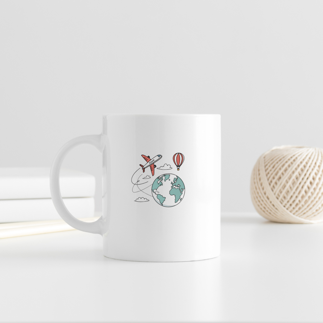 Mug décoré d'un avion style doodle mondial parfait pour les amateurs de voyages