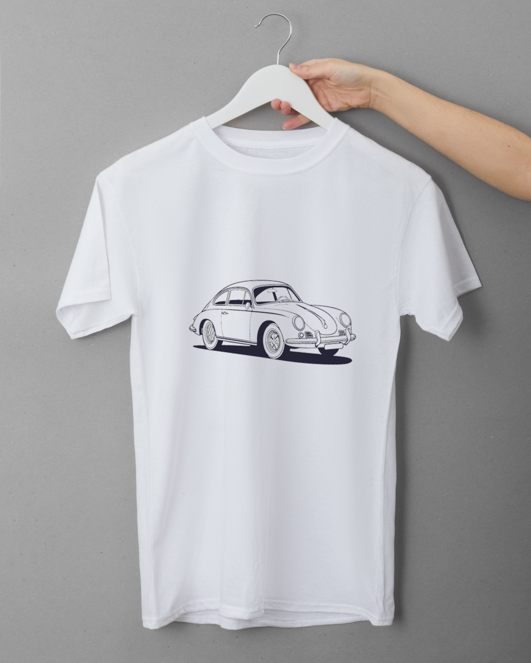 T-shirt orné d'une voiture vintage évoquant élégance et nostalgie.