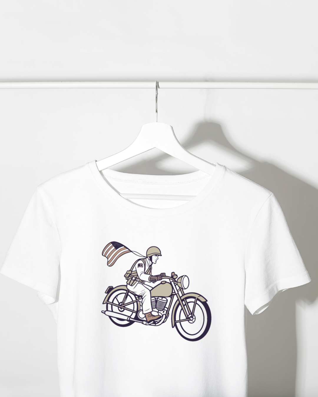 T-shirt style militaire avec moto dispatch rétro