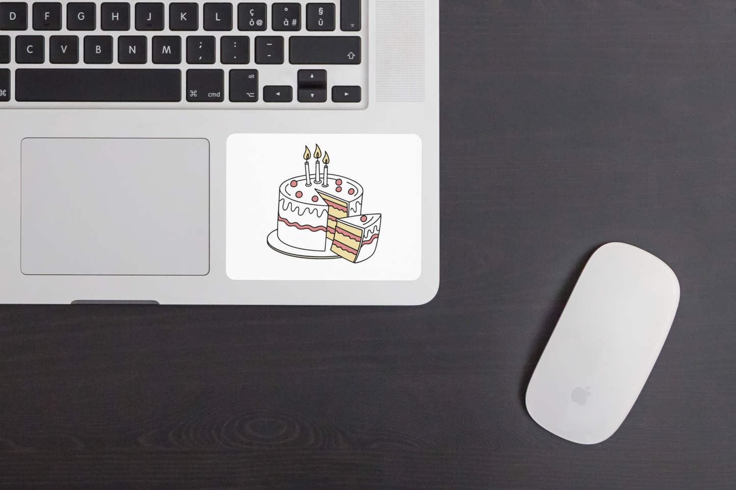 Sticker festif avec gâteau d'anniversaire élégant sur fond sucré et joyeux