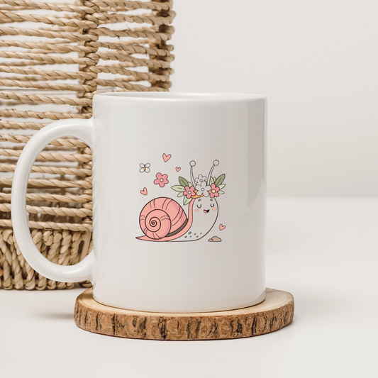 Mug avec un escargot fleuri, illustration printanière et couleurs pastel vibrantes