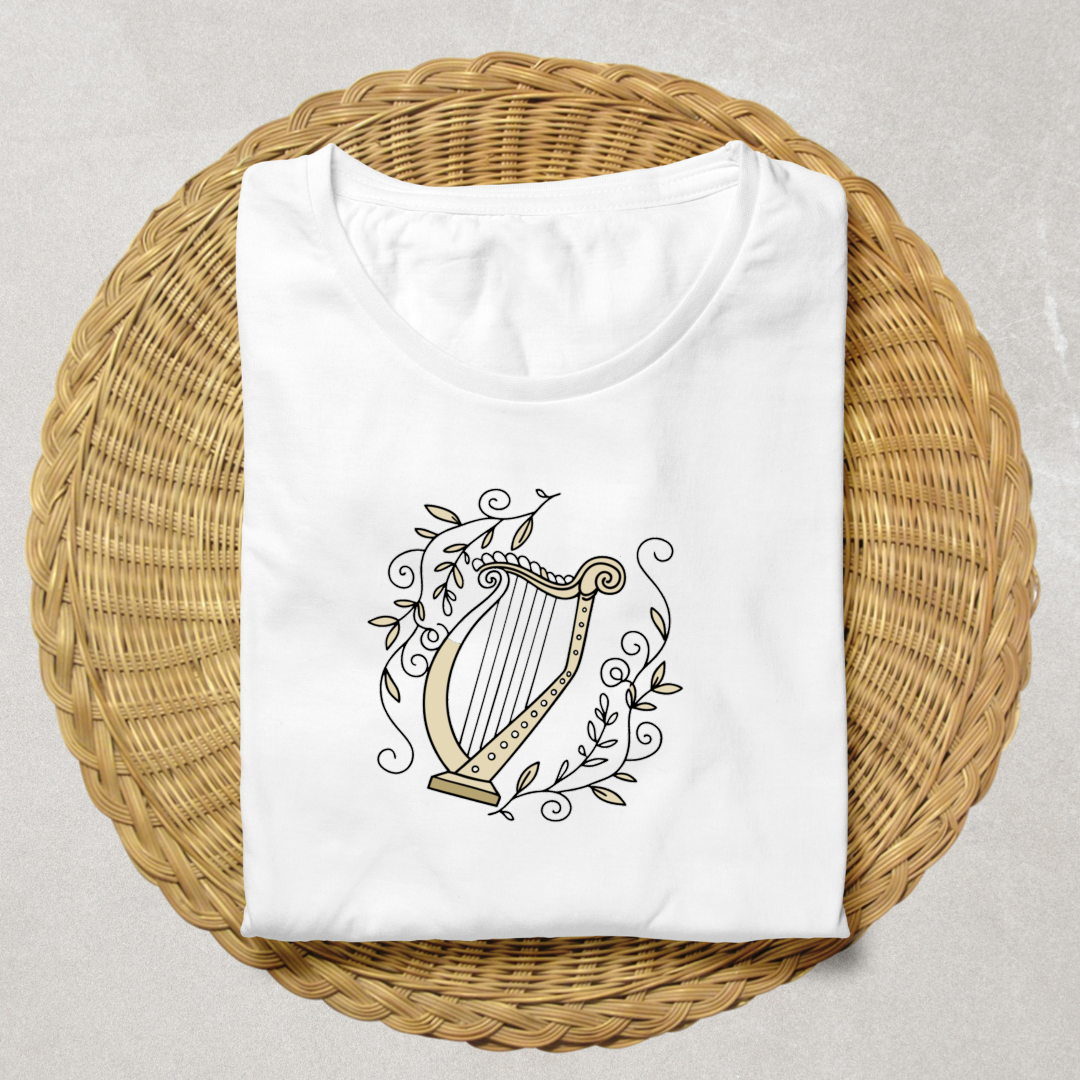 T-shirt élégant avec une harpe en harmonie sur fond nature stylisé