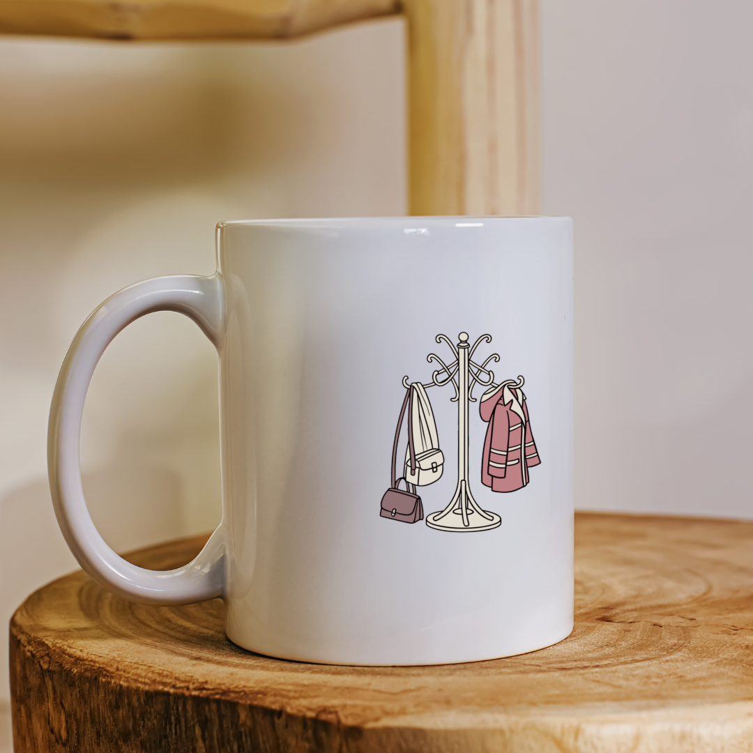 Mug stylisé minimaliste avec icône numérique sur fond intérieur cosy