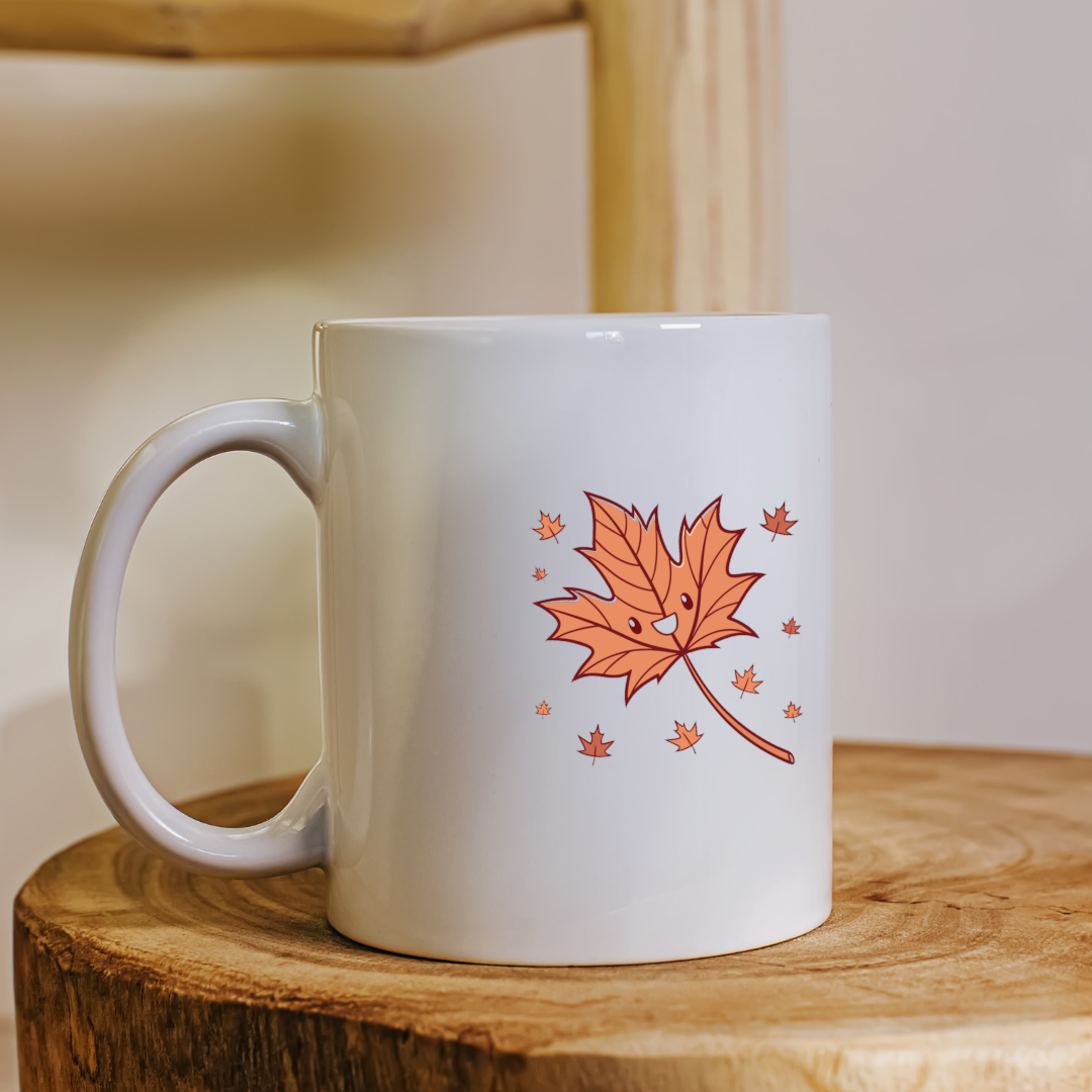 Mug avec feuille cartoon joyeuse dans une ambiance cosy automnale