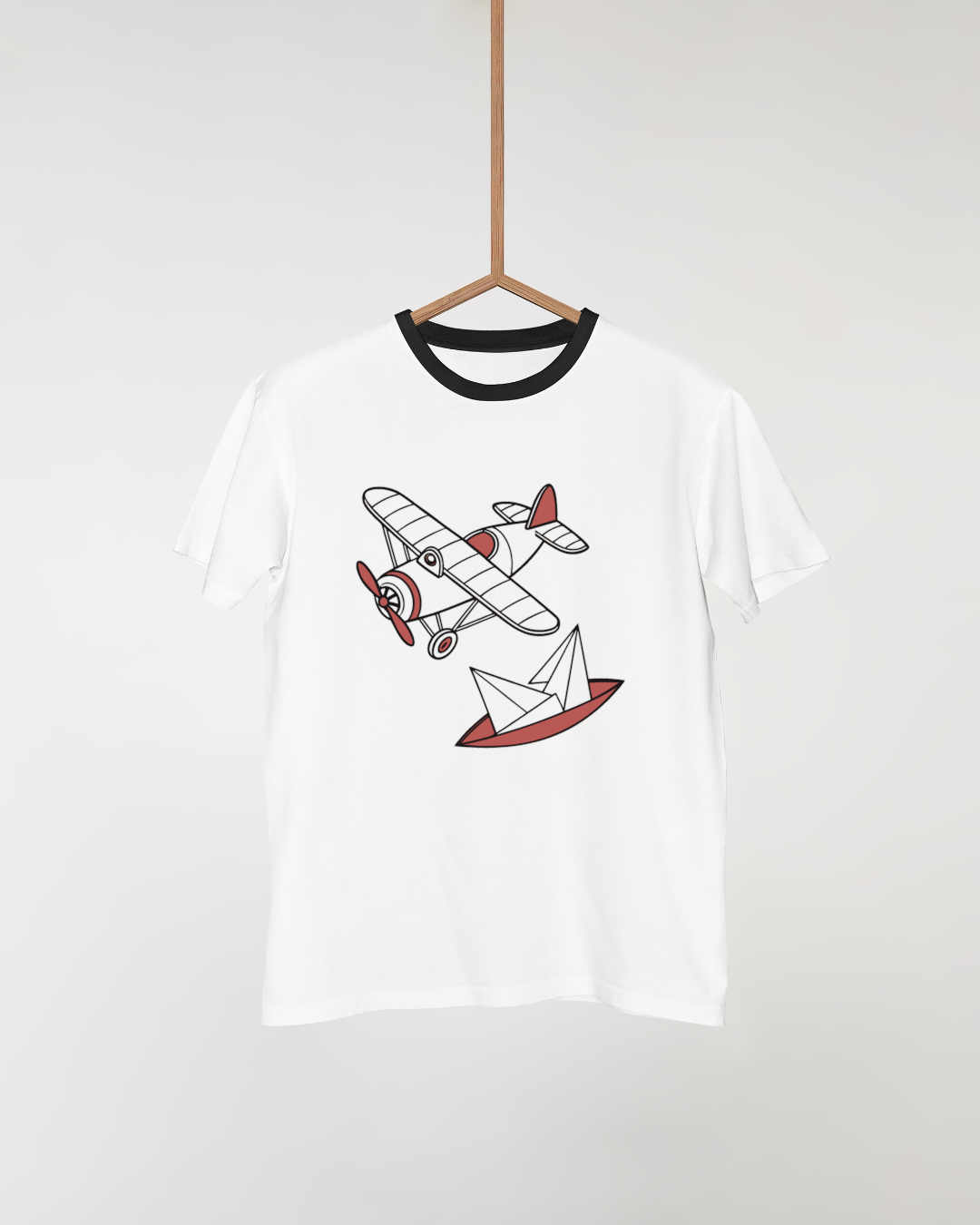 T-shirt au style rétro avec avion joueur et bateau en papier pour une aventure ludique