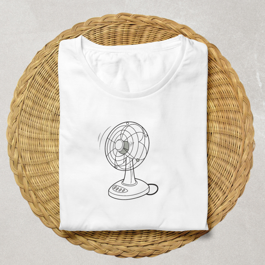 T-shirt estival avec ventilateur minimaliste en mouvement pour une ambiance fraîche