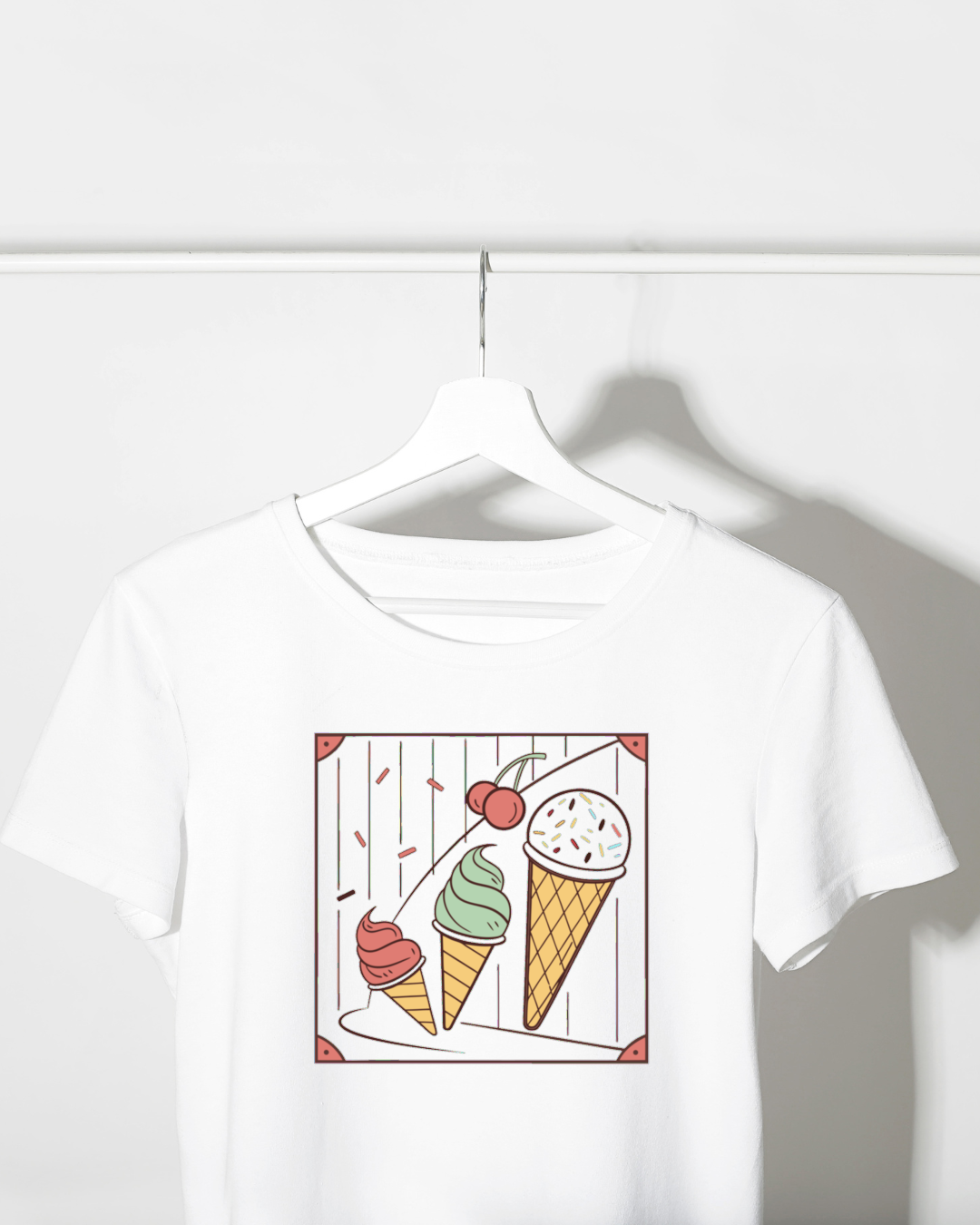 Visuel rétro de glaces sur t-shirt, idéal pour mode tendance