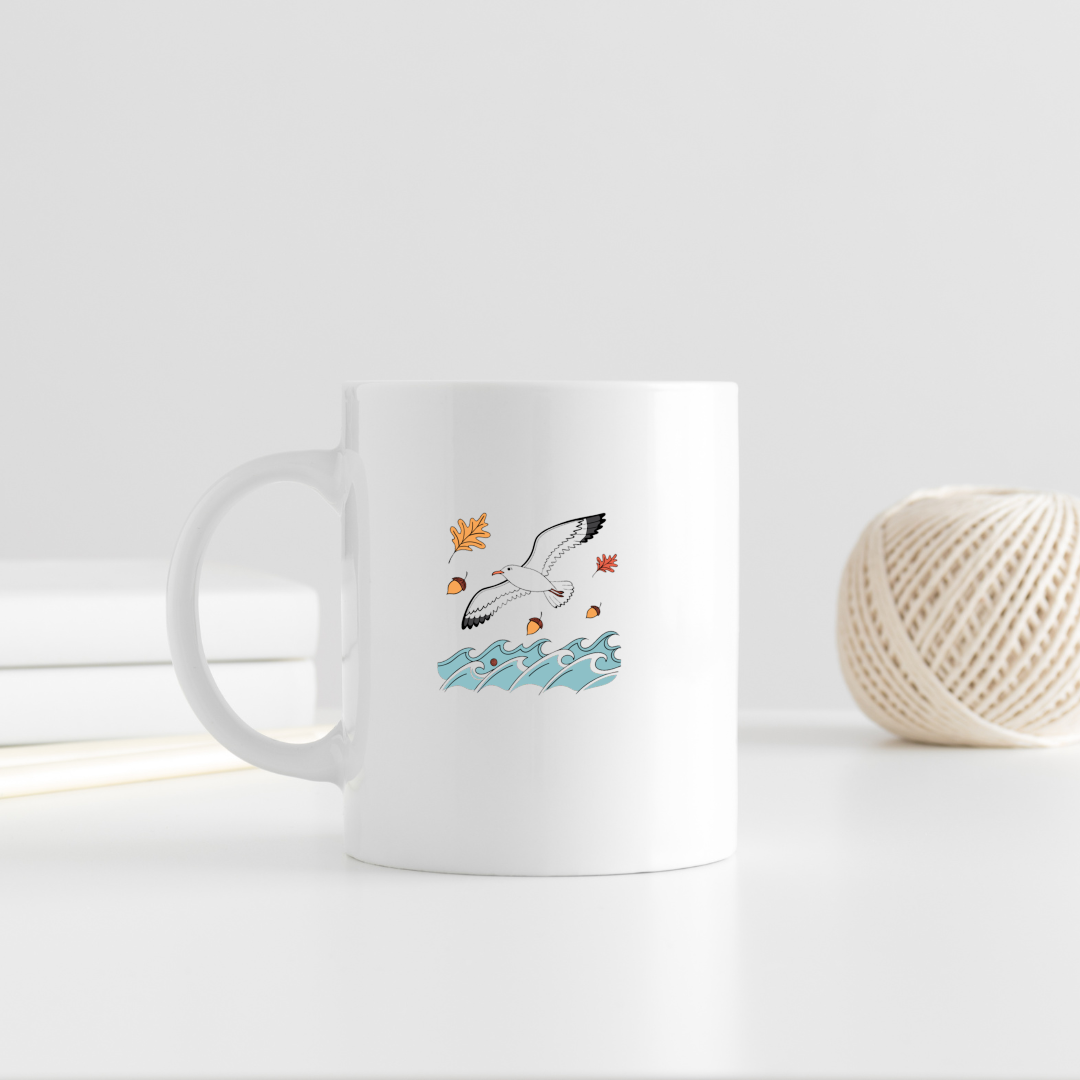 Un mug avec une mouette gracieuse sur une vague, parfait pour l'automne
