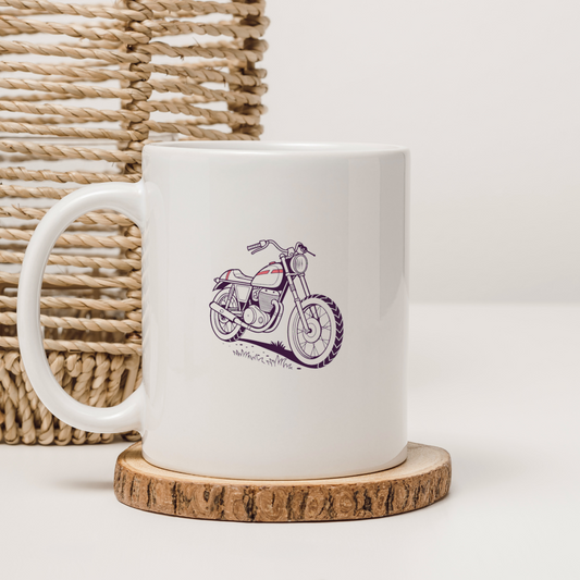 Motif de moto vintage sur une tasse, idéal pour cadeaux originaux
