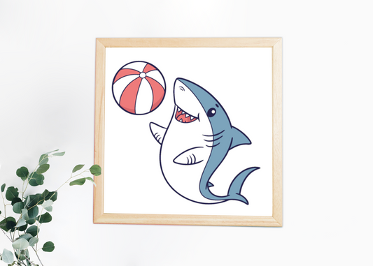 Cadre décoratif présentant un requin enjoué jouant avec un ballon dans une ambiance marine