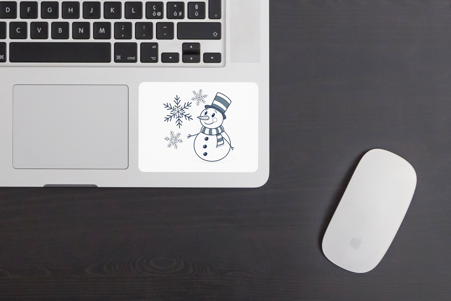 Sticker décoratif avec un bonhomme de neige joyeux design minimaliste donnant une touche hivernale