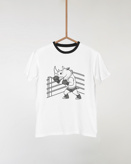 T-shirt avec un rhinocéros athlétique en position de boxe sur fond dynamique