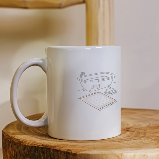 Mug blanc avec dessin minimaliste évoquant un moment de détente dans un bain