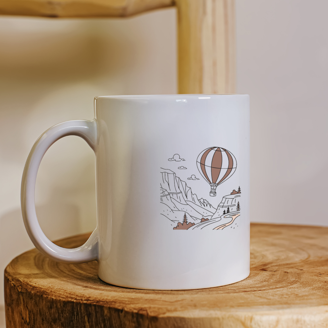 Mug décoré d'une montgolfière pastel symbole d'aventure et connexion avec la nature